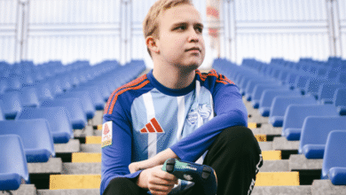 Anders Vejrgang em um estádio de futebol representando o Como Gaming Club