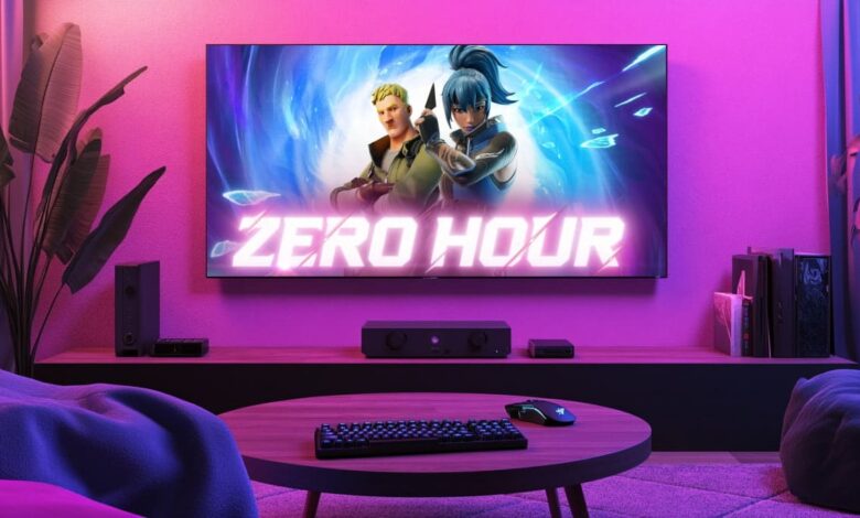 Uma aconchegante sala de jogos dispõe de uma TV grande em uma parede iluminada em roxo exibindo "Zero Hora" com dois personagens Fortnite