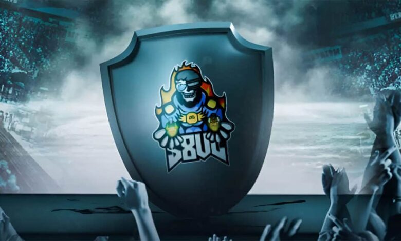 Imagem do logotipo da S8UL Esports em um escudo cercado por braços agitados de fãs em primeiro plano