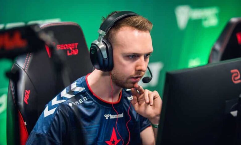 Imagem do jogador de Counter-Strike Gla1ve competindo no evento de esports da PGL