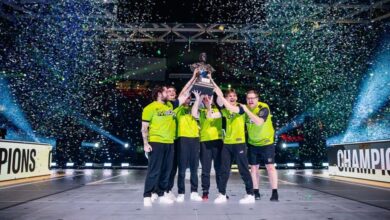 Imagem da equipe de esportes eletrônicos M80 Rainbow Six comemorando a vitória no R6 Munich Major 2025