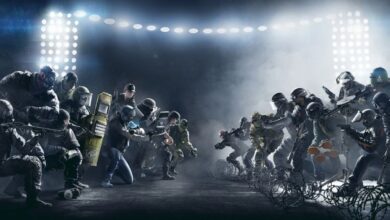 Duas equipes de agentes táticos se enfrentam em uma atmosfera intensa e enevoada em Rainbow Six Siege