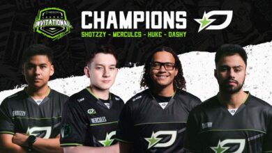 Imagem de jogadores da OpTic Texas posando vestindo camisetas da OpTic em um fundo preto e branco