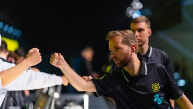 Imagem do treinador de Counter-Strike do Ninjas in Pyjamas batendo os punhos no StarLadder Budapest Major 2025