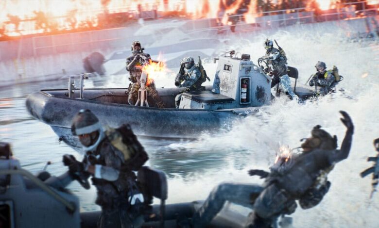 Battlefield REDSEC battle royale com dois esquadrões lutando em lanchas