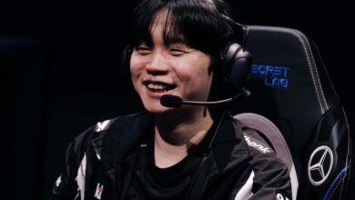 Imagem do jogador de League of Legends Bdd sorrindo enquanto competia no evento de esportes eletrônicos de League of Legends