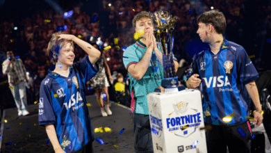 Grandes Finais do FNCS Global Championship 2025 apresentando o trio vencedor e o troféu na França.