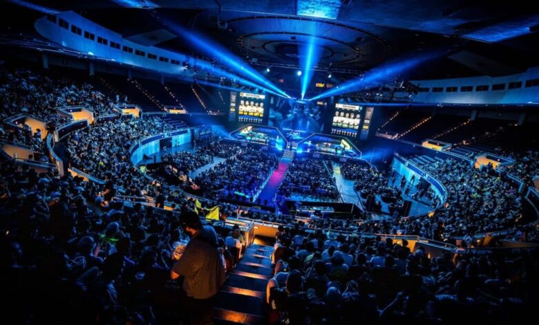 Imagem do palco ESL Counter-Strike iluminado com iluminação azul