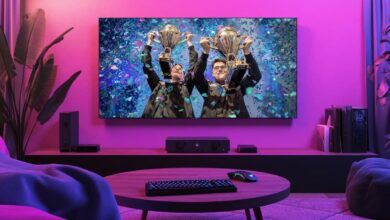 Aqua (à direita) com troféu no palco