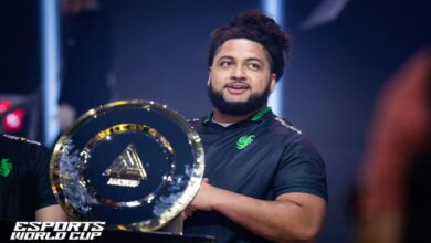 Imagem do jogador do Warzone Hisoka perto do troféu da Copa do Mundo de Esports