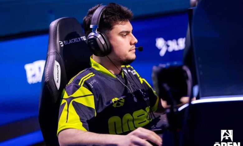Imagem do jogador de Counter-Strike competindo no evento BLAST
